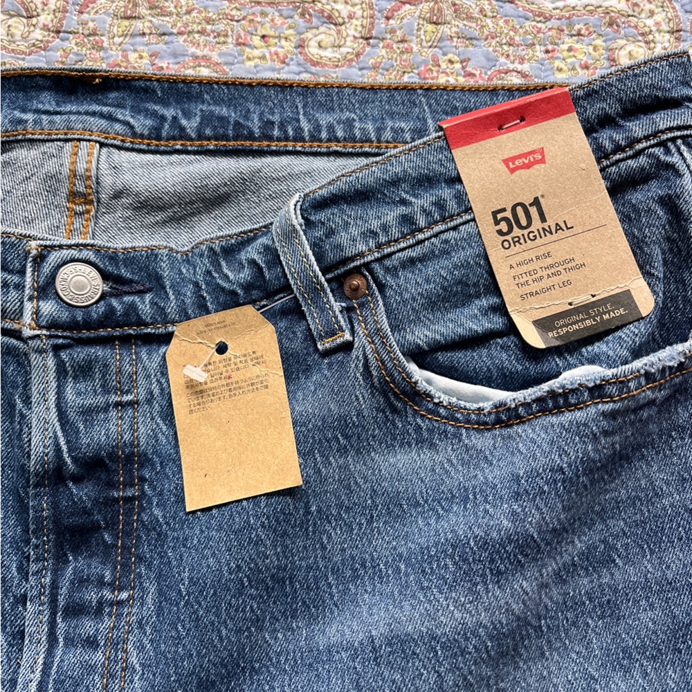 Levi's Blue Jeans 501 with Classic Style - Picture 3 of 10